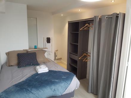 Chambre meublee avec dressing